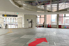 When you exit the ticket gate of JR Yamagata Station, please go to the left and proceed to Kajo Central Mae.